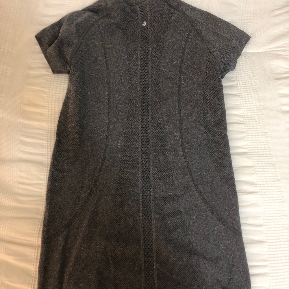 Grey lululemon t shirt
